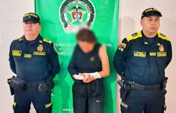 La mujer fue capturada por el cuerpo de policía de Cundinamarca. También es señalada de extorsión. FOTO: POLICÍA DE CUNDINAMARCA.