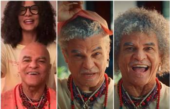 Tras horas de suspenso, la gloria del fútbol nacional volvió a sonreír con su afro intacto, despejando cualquier duda sobre su corte de pelo e identidad. FOTO: Captura de videos de redes sociales de @pibevalderramap