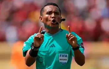 Iván Barton, árbitro internacional salvadoreño, arbitrará el Colombia Suiza. FOTO: Linkedin Iván Barton
