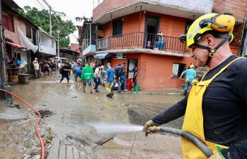 Diferentes organismos de emergencia llegaron al sector La Iguaná, en donde se concentran las mayores afectaciones. Foto: Manuel Saldarriaga