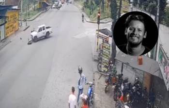 Este es un fotograma de la grabación tomada por las cámaras cercanas al lugar donde ocurrió el accidente de Jhon Freddy Martínez. FOTO Captura de pantalla tomada de @primeroennoticiasbga