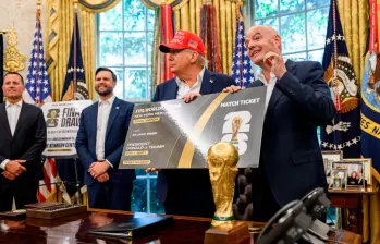 El presidente de Estados Unidos, Donald Trump, y el presidente de la Fifa, Gianni, en la Casa Blanca. FOTO: Tomada de X @WhiteHouse