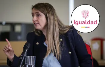 Según la senadora, estas contrataciones están estipuladas para hacerse en el periodo de tiempo entre septiembre de 2025 y mayo de 2026.