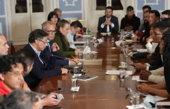 En la reunión también estuvo Benedetti. Foto: Presidencia