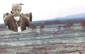 Gerald Martin en un lado de la foto. La tragedia ocurrió el 13 de noviembre de 1985, cuando la erupción del volcán Nevado del Ruiz provocó una avalancha que sepultó a Armero y mató más de 25.000 personas. FOTOS Niall Meagher