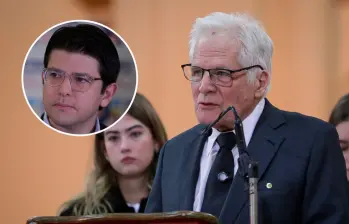 Miguel Uribe Londoño acompañó a su hijo hasta horas antes de morir en la madrugada del lunes, 11 de agosto. FOTOS: Colprensa 