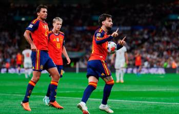 Alex Baena celebrando su gol ante Inglaterra. Atás Rodri y Dani Olmo. FOTO: X SeFutbol