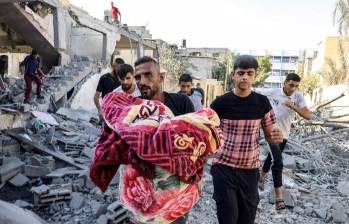 La UNRWA no ha confirmado este ataque en concreto, pero ha denunciado en un comunicado este mismo sábado que “miles de personas, incluidos nuestros compañeros, están muriendo por los bombardeos”. FOTO: AFP