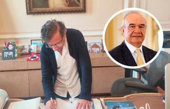 El fallo emitido por la Corte Constitucional, con autoría del magistrado Héctor Carvajal, desmonta la tesis del presidente y refuerza los límites al poder Ejecutivo. El mandatario firmó el ‘decretazo’ el pasado 11 de junio, aunque luego lo derogó. FOTO X @PetroGustavo