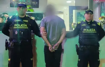El presunto abusador, de 19 años, fue capturado luego de ser sorprendido y abordado por la familia de la menor, de manera que para escapar saltó de un cuarto piso. FOTO: CAPTURA VIDEO POLICÍA METROPOLITANA DE BOGOTÁ