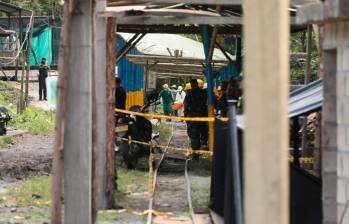 Tras concluir los trabajos de bombeo, los socorristas lograron localizar y recuperar los cuerpos de los seis mineros desaparecidos en Amagá. FOTO: CARLOS VELÁSQUEZ