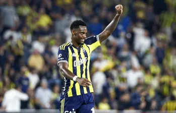 El delantero colombiano, Jhon Jader Durán, de 22 años, en medio de un partido con el Fenerbahçe, por lo que le pidieron “controlar” su temperamento. FOTO: Tomada de redes sociales Fenerbahçe SK