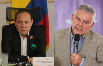 El ministro de Trabajo, Antonio Sanguino, recordó que el salario mínimo influye en la capacidad de consumo de los trabajadores, un componente clave de la demanda del comercio minorista. Foto: MinTrabajo y Colprensa