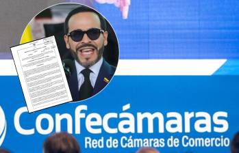 El presidente Abelardo de la Espriella firmó el decreto que retira a los delegados del Gobierno Nacional ante las cámaras de comercio. Fotos: Colprensa