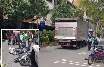 Adelante, el joven accidentado. Atrás el camión del tránsito involucrado. FOTO: Cortesía Denuncias Antioquia