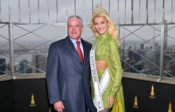 Raúl Rocha Cantú, copropietario de Miss Universo, se encuentra en el centro de la polémica tras las denuncias de manipulación en la edición 2025. Victoria Kjaer, Miss Universo 2024. FOTO: Getty Images. 