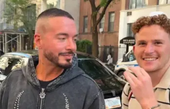 La respuesta de J Balvin ante la pregunta si prefiere el dinero o un momento con Dios. FOTO: Captura de video 