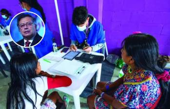 El presidente Gustavo Petro sigue moviendo fichas en el sistema de salud aunque le queden menos de cuatro meses. Esta semana propuso a Daniel Quintero para liderar la Supersalud y a Jorge Iván Ospina para ser interventor de Nueva EPS. Foto: Esneyder Gutiérrez.