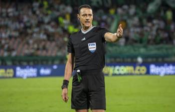 El árbitro antioqueño Wílmar Roldán fue designado como el juez de la final de la Superliga, este miércoles en el estadio El Campín. FOTO CARLOS VELÁSQUEZ 