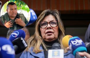 Alias Calarcá y la fiscal Luz Adriana Camargo. Foto: captura de video y Colprensa