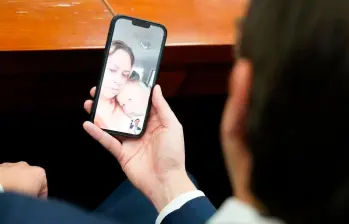 La foto con la que María Claudia Tarazona compartió un emotivo mensaje para su esposo, Miguel Uribe. FOTO: Tomada de Instagram @maclaudiat