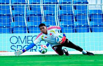 El arquero Kevin Mier, del Cruz Azul de México, podría ser el titular de Colombia en su partido contra Perú. Foto: tomada del x de @SeleccionColombia