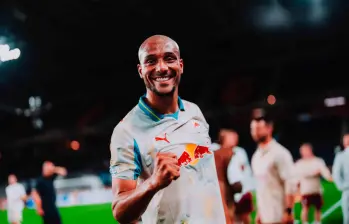 El delantero austriaco Karim Onisiwo celebra la victoria, su gol, al mínuto 76 le dio el triunfo al Salzburg en el Mundial de Clubes. FOTO TOMADA X @RedBullSalzburg
