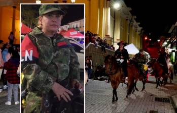 La mujer que sería funcionaria pública durante la cabalgata y durante el llamado de las autoridades. FOTO: Imágenes tomadas de redes sociales.