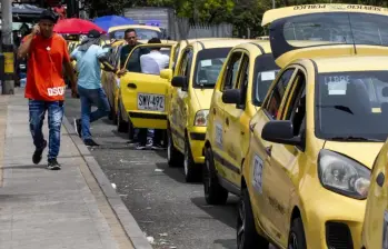 Taxis en Medellín. FOTO: Julio Cesar Herrera