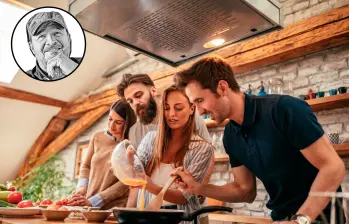 Nada mejor que cocinar entre amigos. FOTO getty