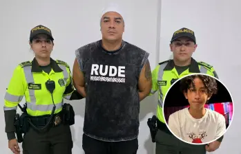 Edwin Alberto Cataño Guevara es el bombero que conducía el vehículo que arrolló al joven Juan David Ucrós Cervantes, en Barrranquilla. FOTOS: Policía y tomada de redes sociales