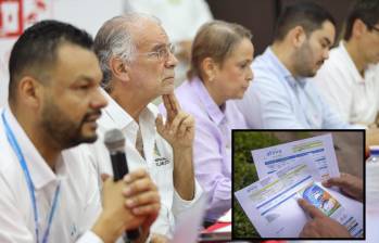 El gobernador del Atlántico, Eduardo Ignacio Verano De la Rosa (segundo de izq., a der.), lidera la idea de poder bajar las tarifas de energía. FOTO: GOBERNACIÓN DE ATLÁNTICO Y CARLOS VELÁSQUEZ