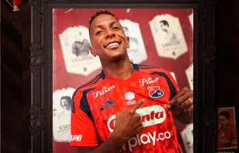 El futbolista chocoano Esnéyder Mena, de 25 años, firmó contrato con el DIM hasta 2028. FOTO: CORTESÍA DIM