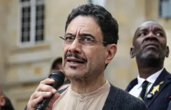 Iván Cepeda le apunta a ganarle a Abelardo de la Espriella en segunda vuelta, aunque los datos no le favorecen. Foto: Colprensa.