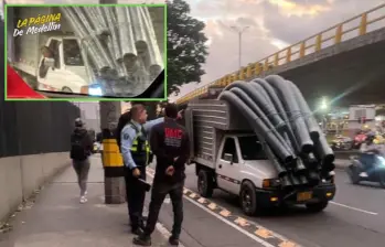 Adelante, el vehículo circulando por el Soterrado del Río. Atrás, el mismo automotor al parecer requerido por las autoridades. FOTO: imagen tomada de redes