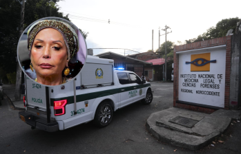 Sobre las 5:40 de la tarde, el cuerpo de la senadora Piedad Córdoba llegó a la sede norte de Medicina Legal en Medellín. Murió a raíz de un paro cardiaco en su apartamento y llegó sin signos vitales a la Clínica Conquistadores. 