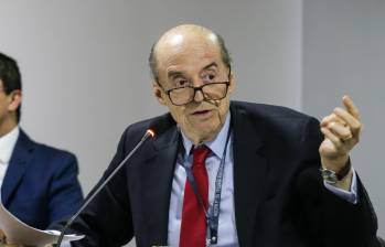 Álvaro Leyva, excanciller sancionado por la Procuraduría