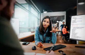 Las vacantes de medio tiempo se concentran en ventas, mercadeo y servicio al cliente, con más de 3.700 ofertas de contratación inmediata. FOTO: GETTY