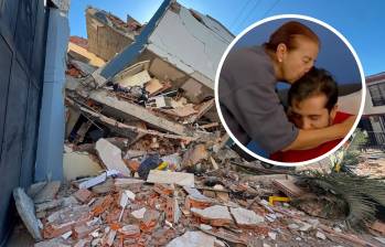 Un milagro entre las ruinas del barrio Álamos. Mateo Yepes y Martha Serna sobrevivieron milagrosamente al derrumbe de su vivienda tras el reciente terremoto en Chocó que sacudió el Eje Cafetero. FOTO: Captura de video de redes sociales cortesía @NoticiasCaracol y Colprensa
