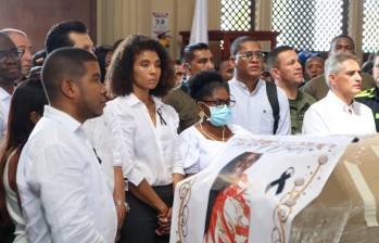 Tanto la vicepresidenta de Colombia, como los mandatarios regionales, expresaron sus más sinceras condolencias a las familias de las 39 víctimas e hicieron presencia en la misa realizada en homenaje a sus memorias. FOTO: COLPRENSA
