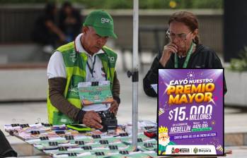 Imagen de referencia de vendedores de Lotería en Medellín. Foto: Manuel Saldarriaga Quintero y Cortesía.