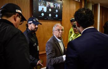 El 18 de diciembre se les impuso a Ricardo Bonilla y Luis Fernando Velasco, ambos exministros, una medida de aseguramiento en centro carcelario. Foto: Colprensa. 