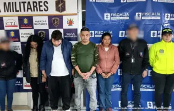 Los capturados eran requeridos por los delitos de constreñimiento con fines extorsivos, concierto para delinquir, hurto por medios informáticos y violación de datos personales. FOTO: AUTORIDADES
