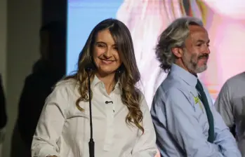 La candidata Paloma Valencia celebra su crecimiento en la última encuesta de Invamer. FOTO: Colprensa 