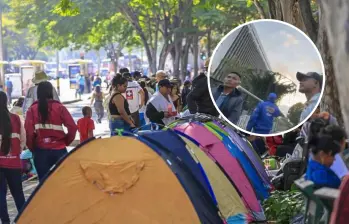 Los indígenas instalaron carpas y hamacas en las afueras del centro administrativo La Alpujarra. Inicialmente bloquearon la movilidad en la zona, pero luego de ubicaron sin afectar la circulación vehicular. FOTO: Camilo Suárez - captura de video