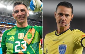 Los jugadores de Argentina cuestionaron varias decisiones del árbitro colombiano en el partido que al final perdieron contra Ecuador 1-0 de visitante. FOTO: Redes sociales @emimartinezz1 y AFP