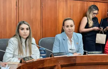 La senadora conservadora Nadia Blel fue elegida como presidente de la Comisión Séptima, y la vicepresidente la senadora Berenice Bedoya (Colprensa-Prensa Senado).