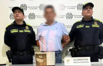 El supuesto brujo fue identificado como Omar Rodríguez, de 60 años, quien viajó desde Bogotá a Ibagué a realizar dichas acciones. FOTO: POLICÍA NACIONAL