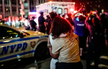El tirador fue asesinando a sus víctimas mientras ascendía hasta el piso 33 del rascacielos donde ocurrieron los hechos. FOTO: Tomada de X @NYCMayor
