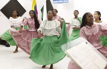 El coro La Perla del PAZcífico, seleccionó a 8 intérpretes, mientras que la Casa Lúdica de Tumaco eligió a otros 8 jóvenes artistas llevarán un ensamble de marimba. Foto: Cancillería.